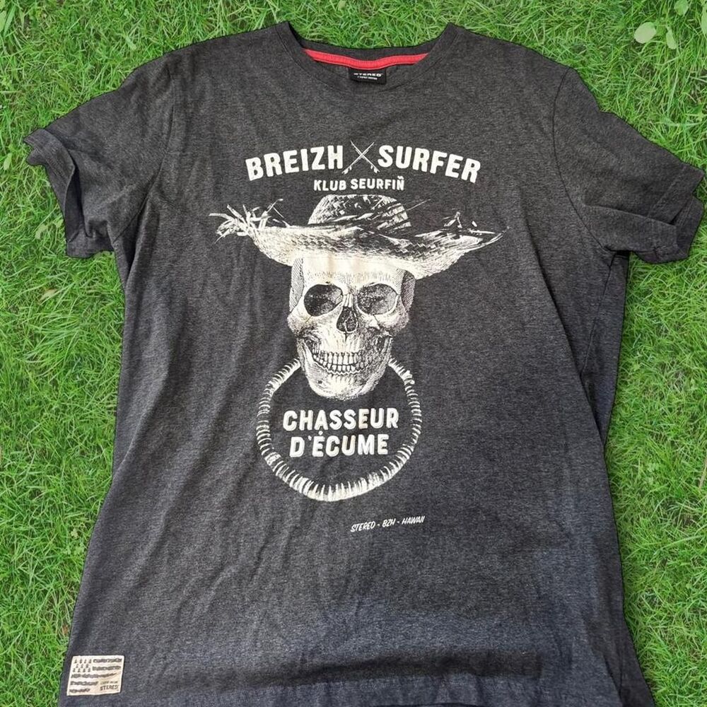 Unbranded Men's Grey and Black T-shirt